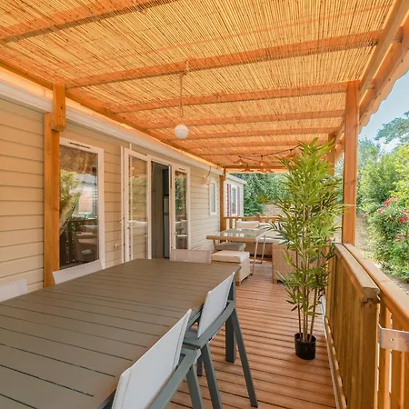 Holiday home Mobil Les Pieds Dans L'eau